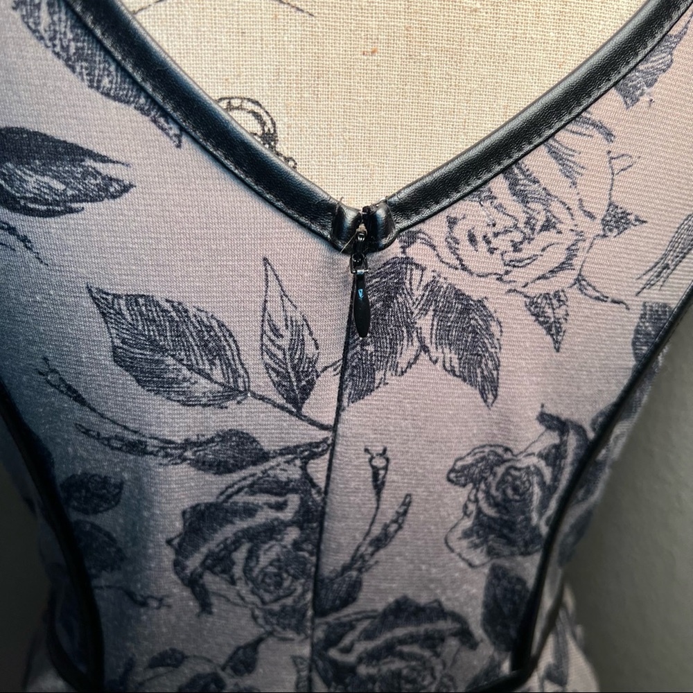 Maurice’s Cap-sleeve Dress with Floral Pattern and Faux-Leather Trim Sz … - Picture 5 of 9
